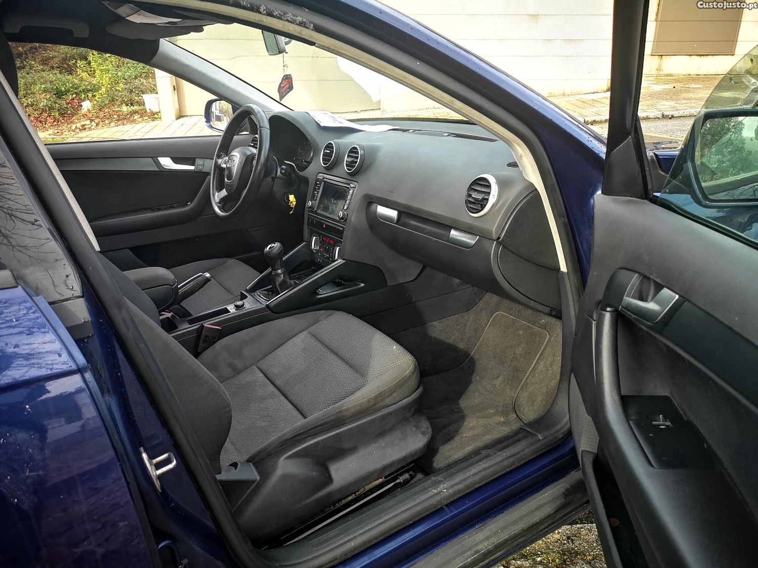Audi A3 Sportback 1.6 TDI 105cv Attraction c/ Garantia — fotografia 16