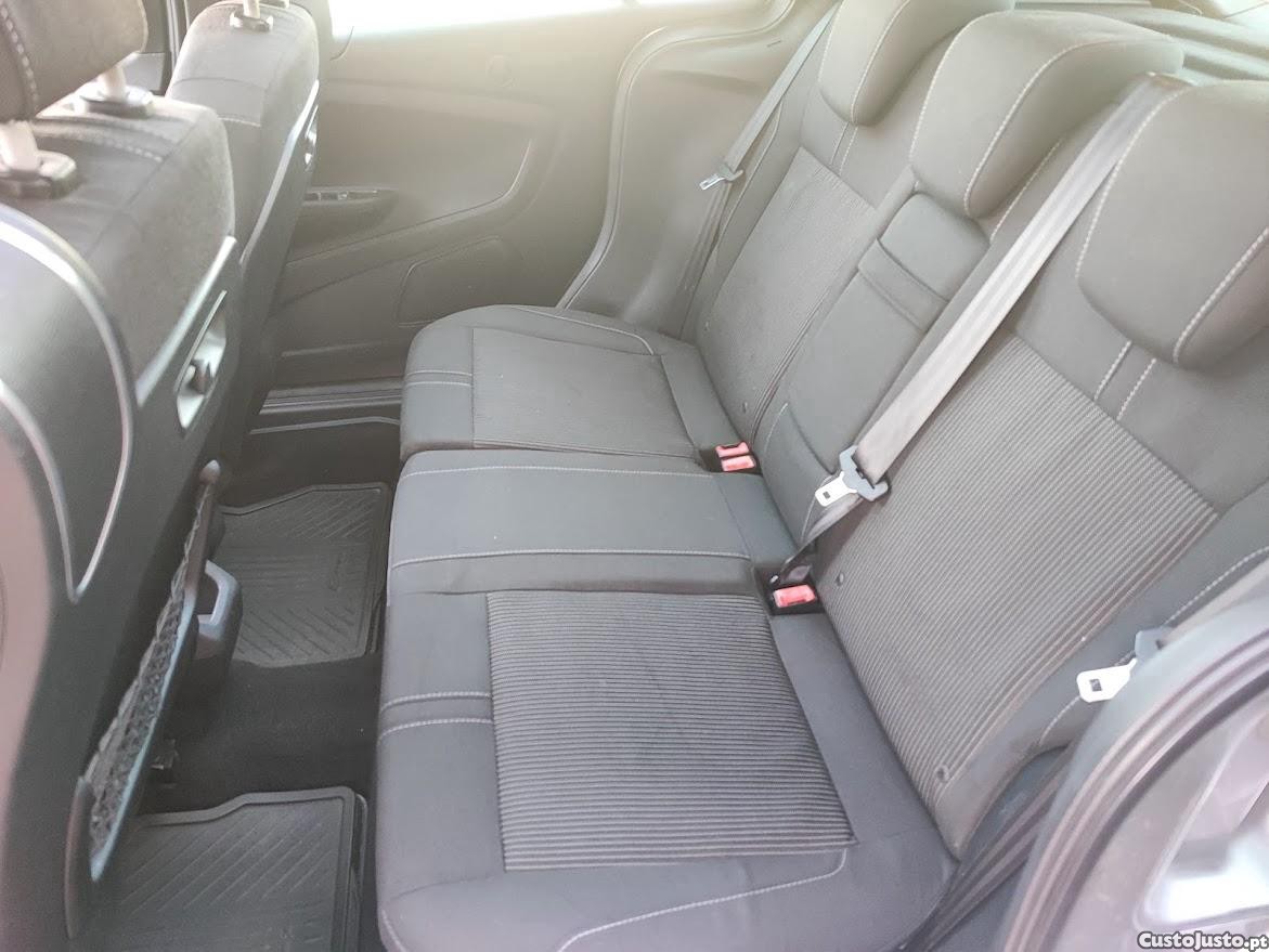 Ford B-Max Titanium 1.5 TDCi — fotografia 3