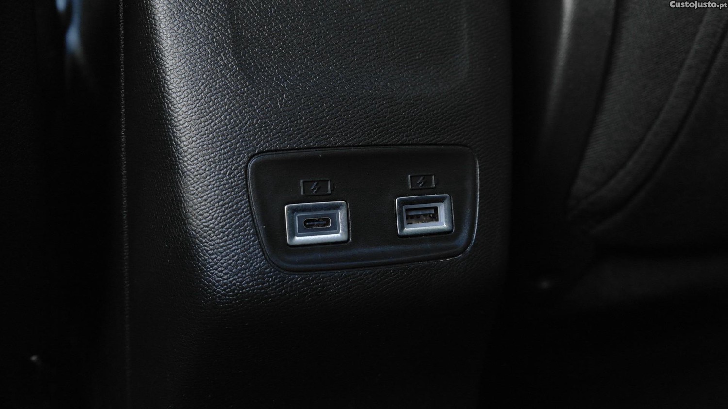 Peugeot e-2008 54 kWh Allure — fotografia 11