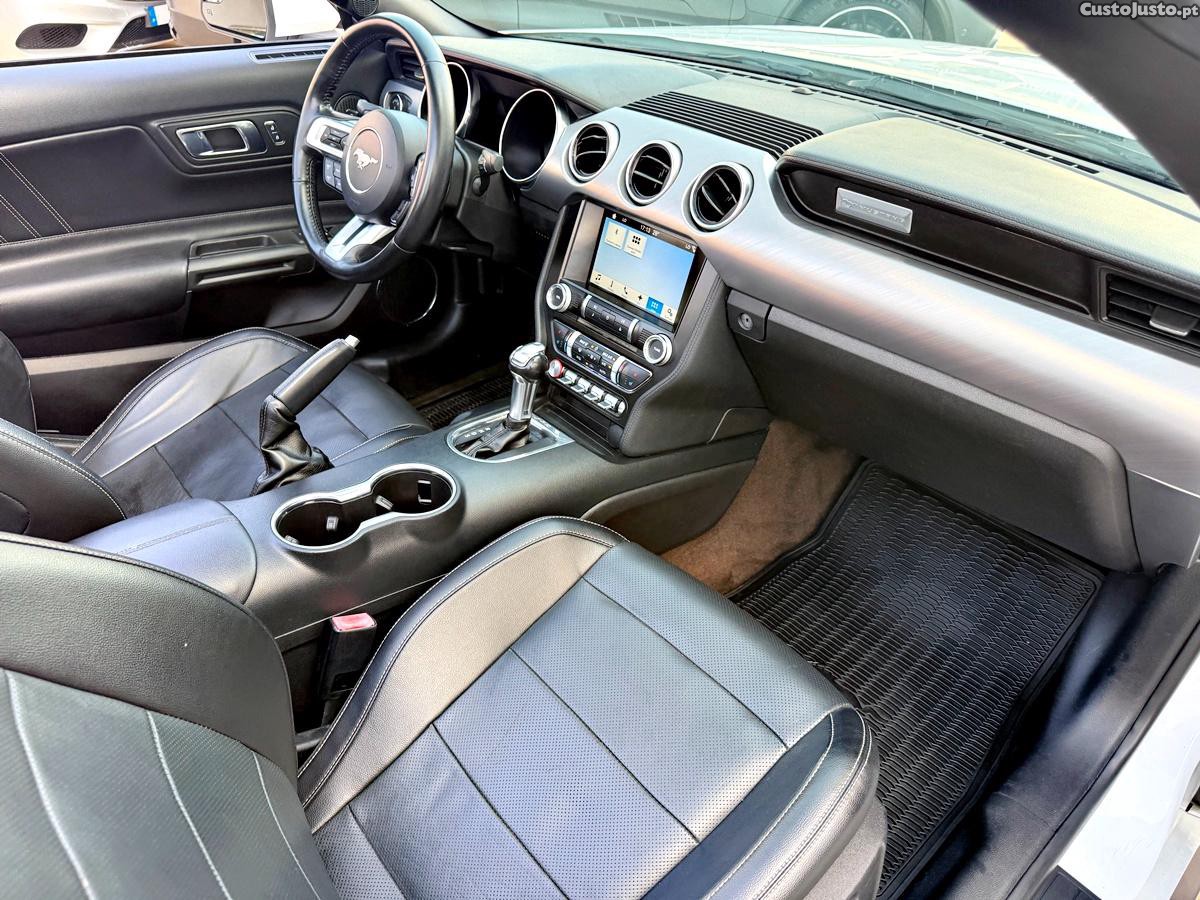 Ford Mustang 2.3 Convertible — fotografia 29