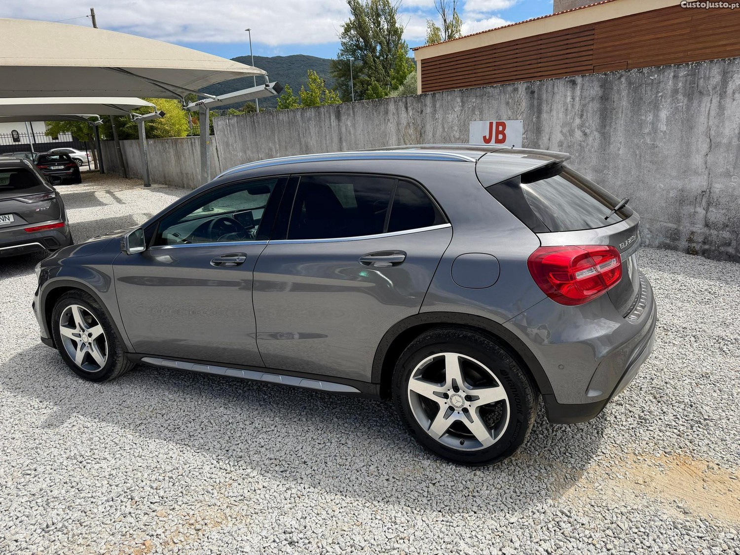Mercedes-Benz GLA 200 d AMG Line Aut. — fotografia 11