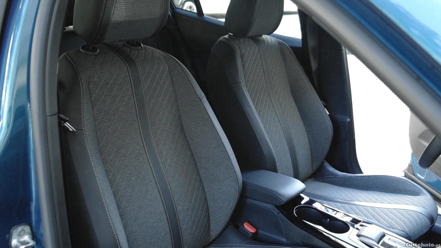 Peugeot e-2008 54 kWh Allure — fotografia 5