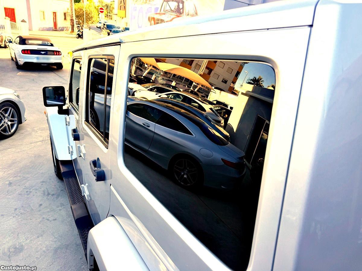 Jeep Wrangler Sahara Unlimited — fotografia 12