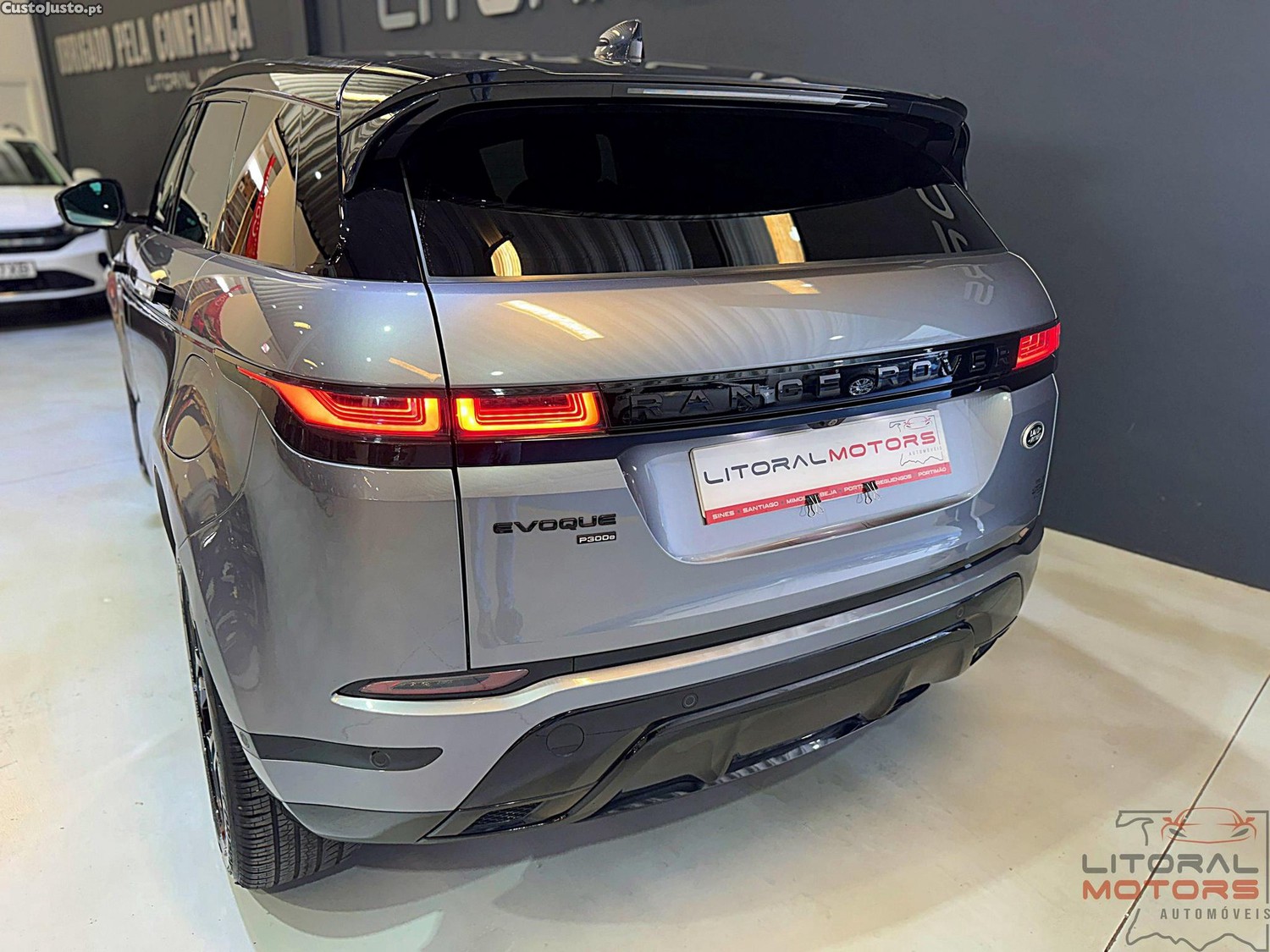 Land Rover Evoque P300e R-Dynamic S — fotografia 17