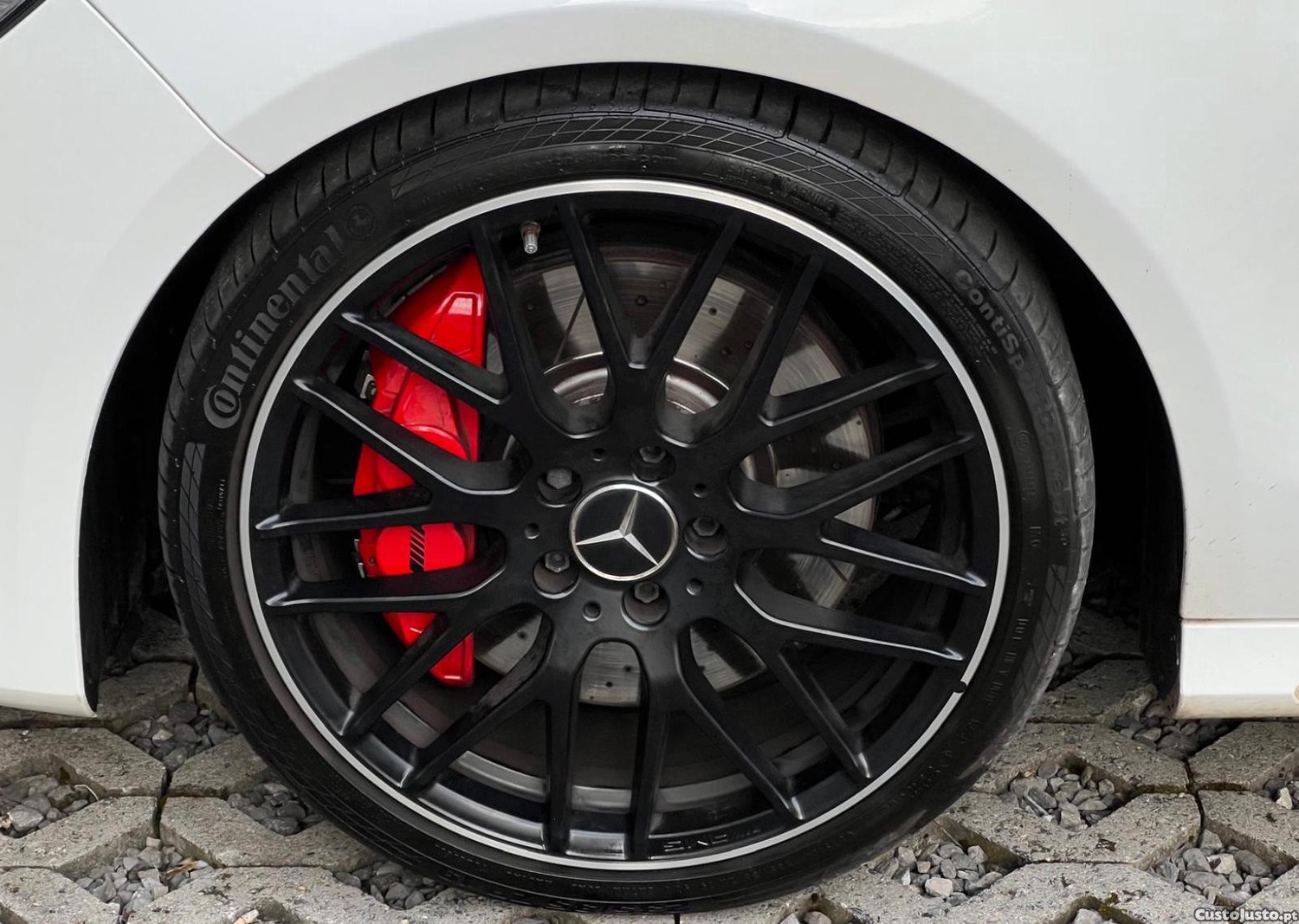 Mercedes-Benz CLA 45 AMG 4Matic Speedshift 7G-DCT Night Edition — fotografia 3