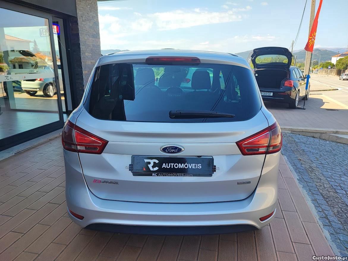 Ford B-Max Titanium 1.5 TDCi — fotografia 12