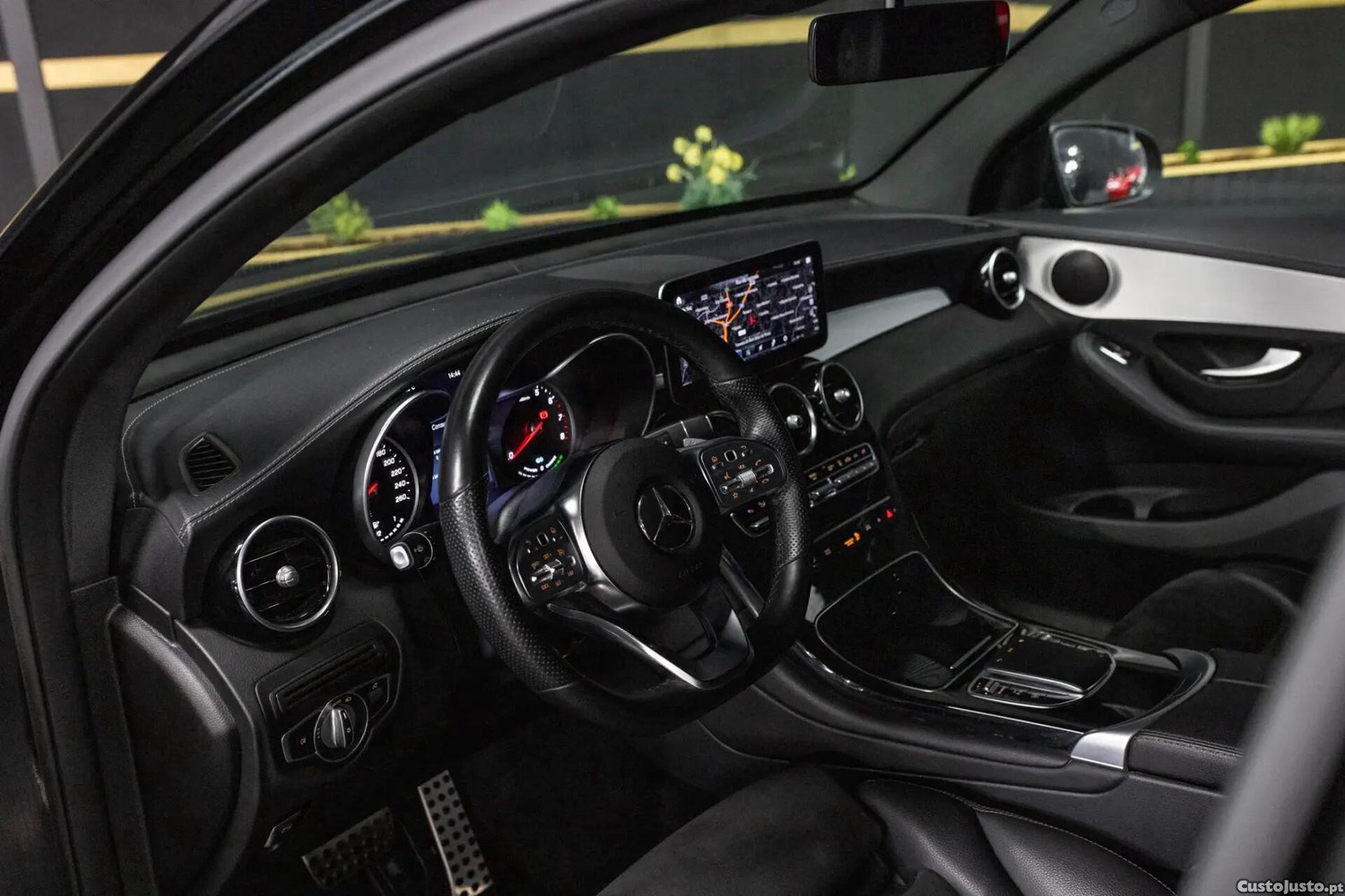 Mercedes-Benz GLC 300 e Coupe 4Matic 9G-TRONIC AMG Line — fotografia 7