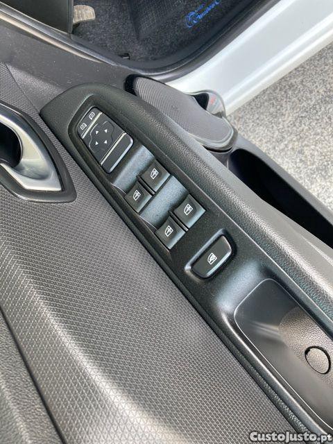 Renault Clio TCe 90 Dynamique — fotografia 6