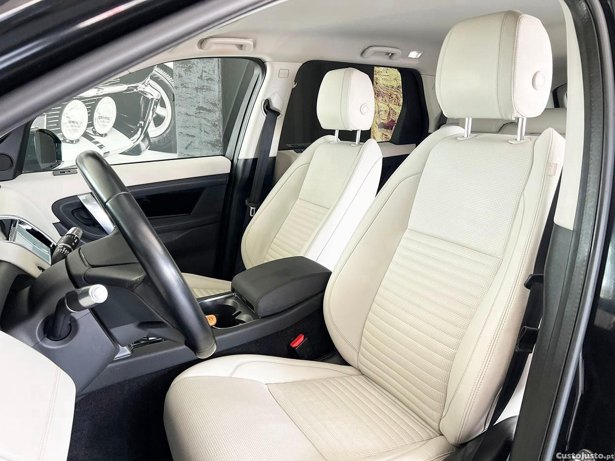 Land Rover Discovery Sport 1.5 I3 P300e AWD Dynamic SE — fotografia 19