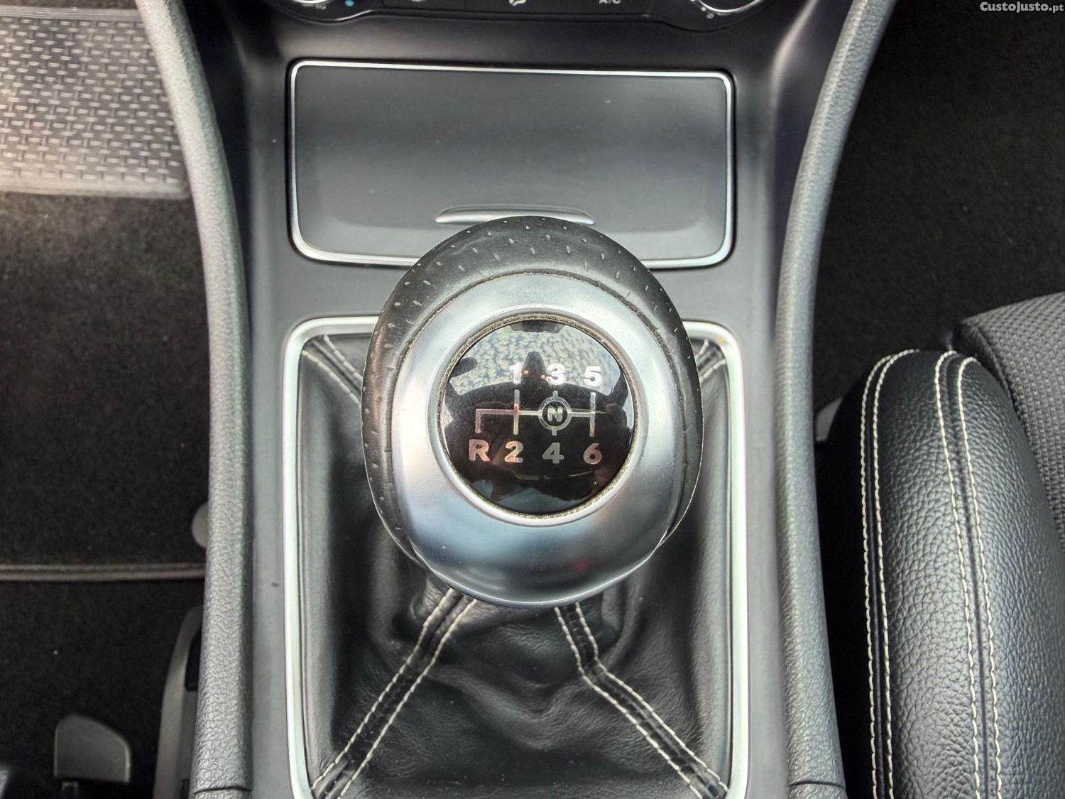 Mercedes-Benz A 160 d Urban — fotografia 4