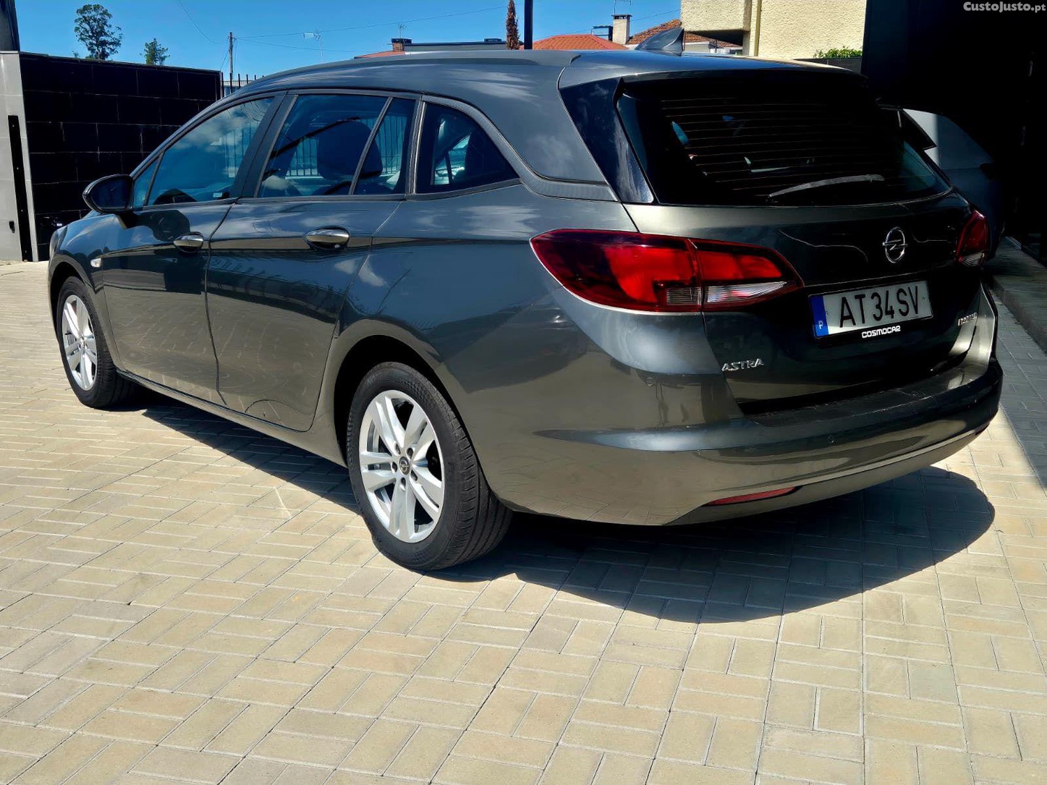 Opel Astra Sports Tourer 1.6CDTI — fotografia 12