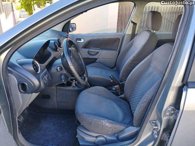 Ford Fiesta 1.4 Tdci Trend — fotografia 4