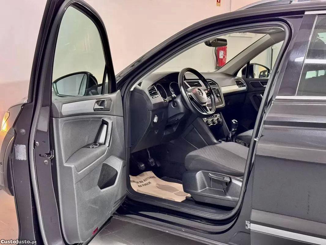Volkswagen Tiguan 1.6 tdi confortline — fotografia 2