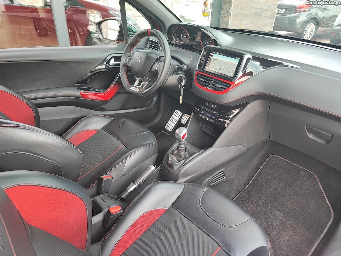 Peugeot 208 GTI 1.6 THP — fotografia 3