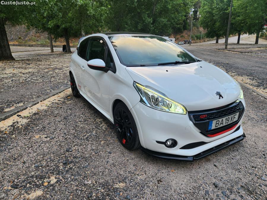 Peugeot 208 GTI 200 THP — fotografia 18