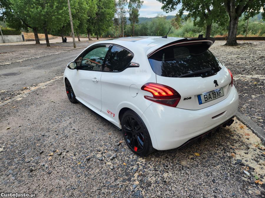 Peugeot 208 GTI 200 THP — fotografia 16