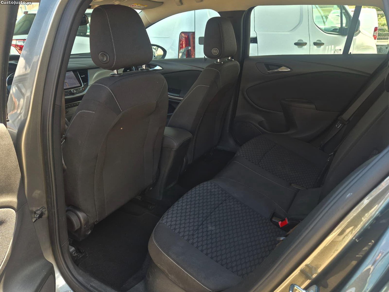 Opel Astra Sports Tourer 1.6CDTI — fotografia 4