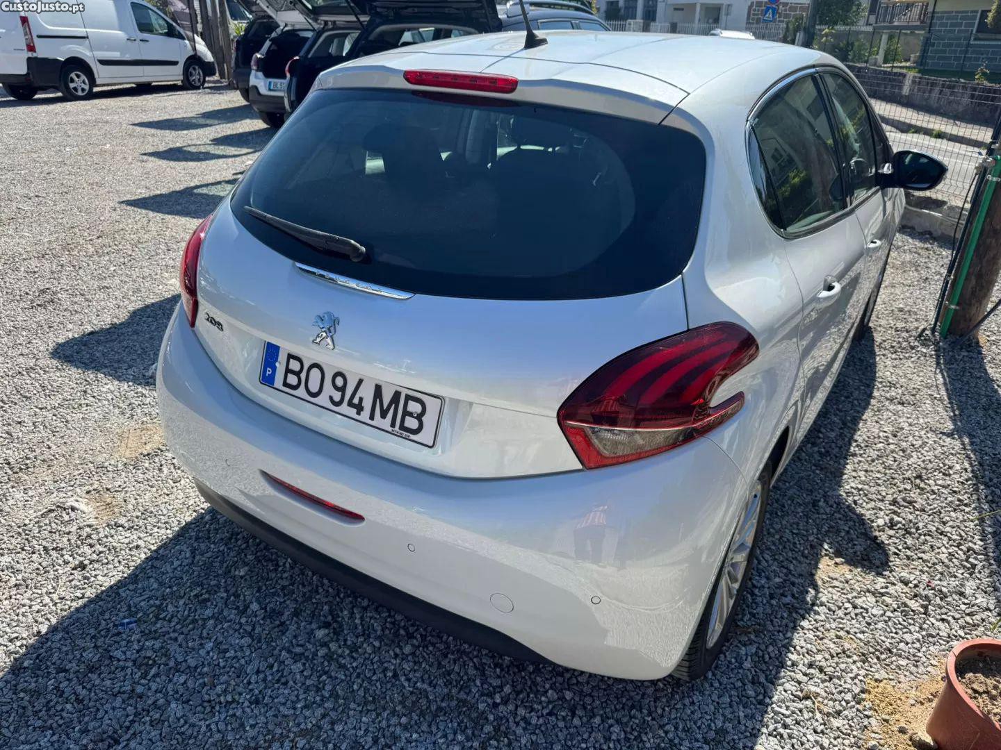 Peugeot 208 1.2 — fotografia 2