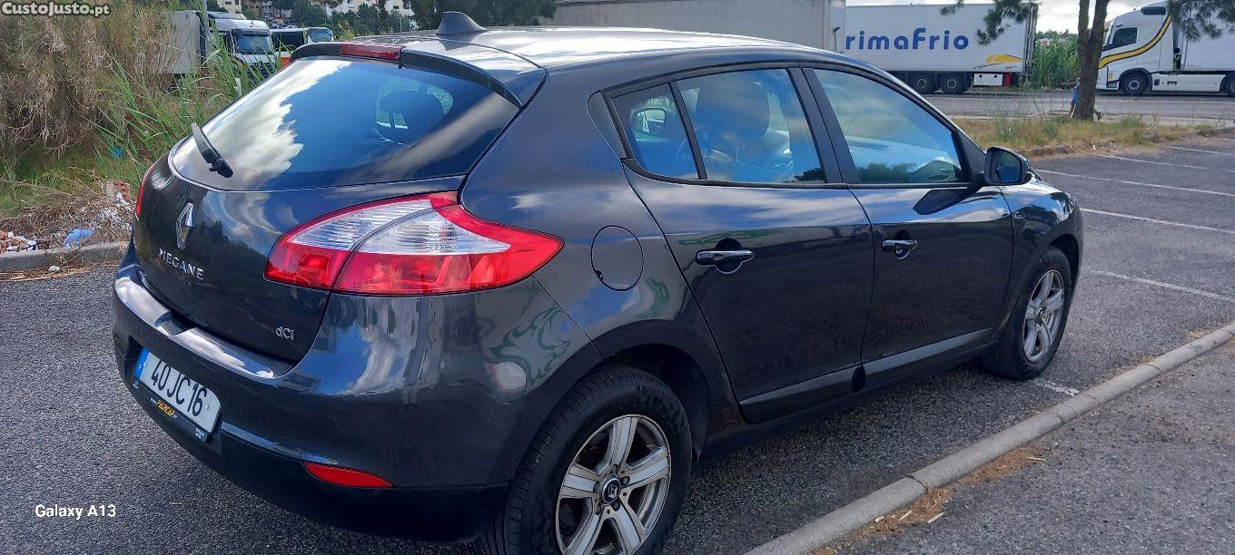 Renault Mégane 1.5 DCI Confort — fotografia 3