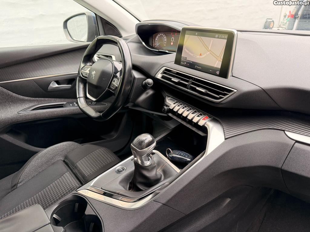 Peugeot 5008 1.5 BlueHdi 130cv Allure 7 Lugares — fotografia 6