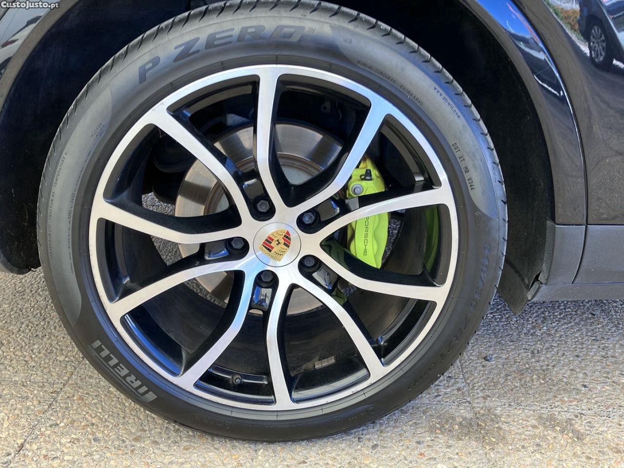 Porsche Cayenne E-Hybrid — fotografia 3