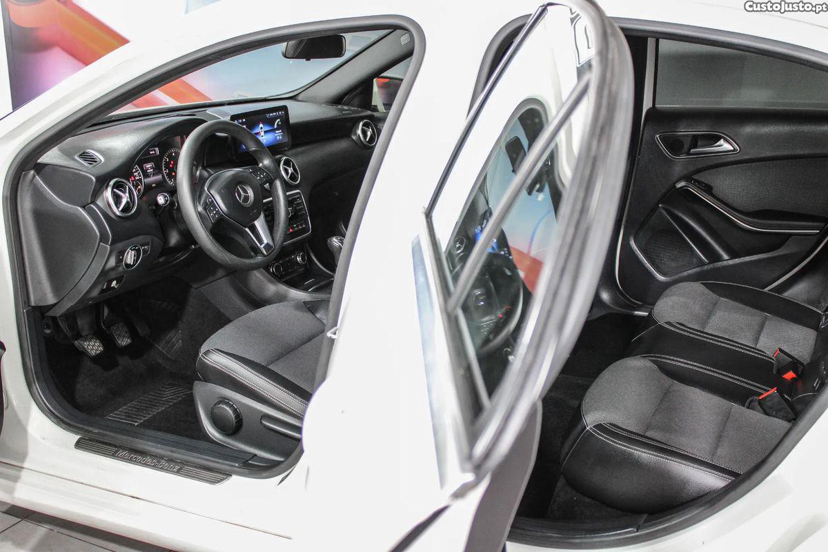 Mercedes-Benz A 180 CDI (BlueEFFICIENCY) Urban — fotografia 14