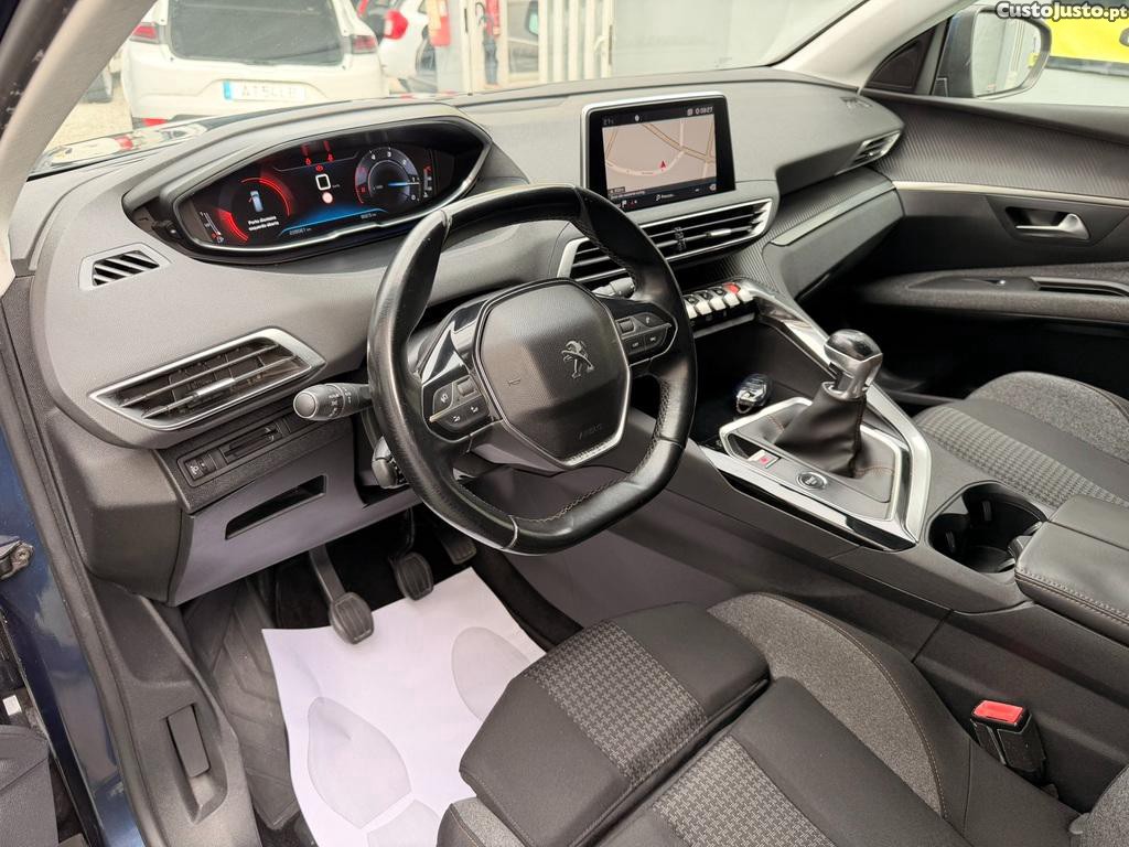 Peugeot 5008 1.5 BlueHdi 130cv Allure 7 Lugares — fotografia 11