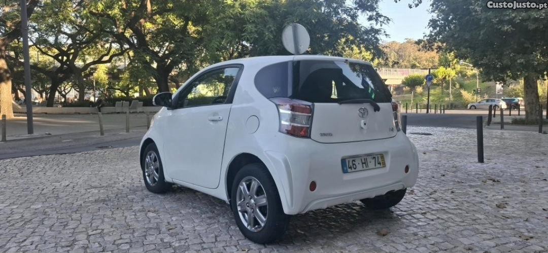 Toyota iQ VVT-i ( Full Extras) — fotografia 3