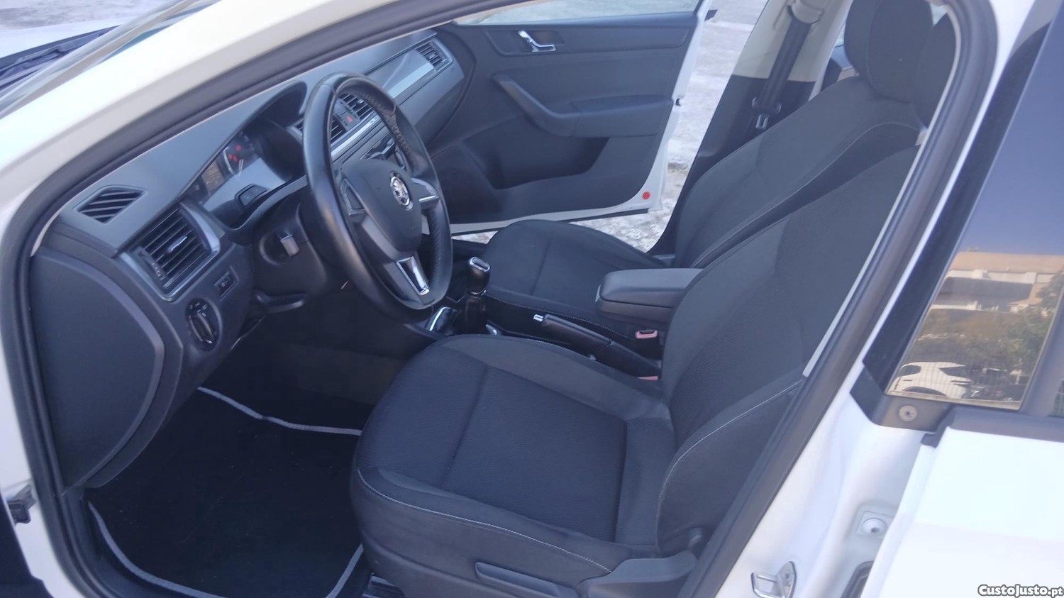 Skoda Rapid ELEGANCE 1.2 SPACEBACK TSI IMPECÁVEL — fotografia 4
