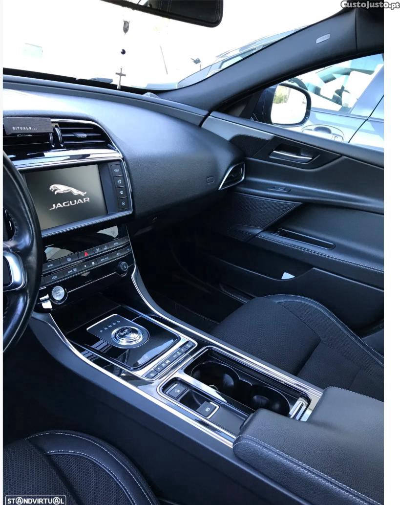 Jaguar XE R Line- Sport — fotografia 2