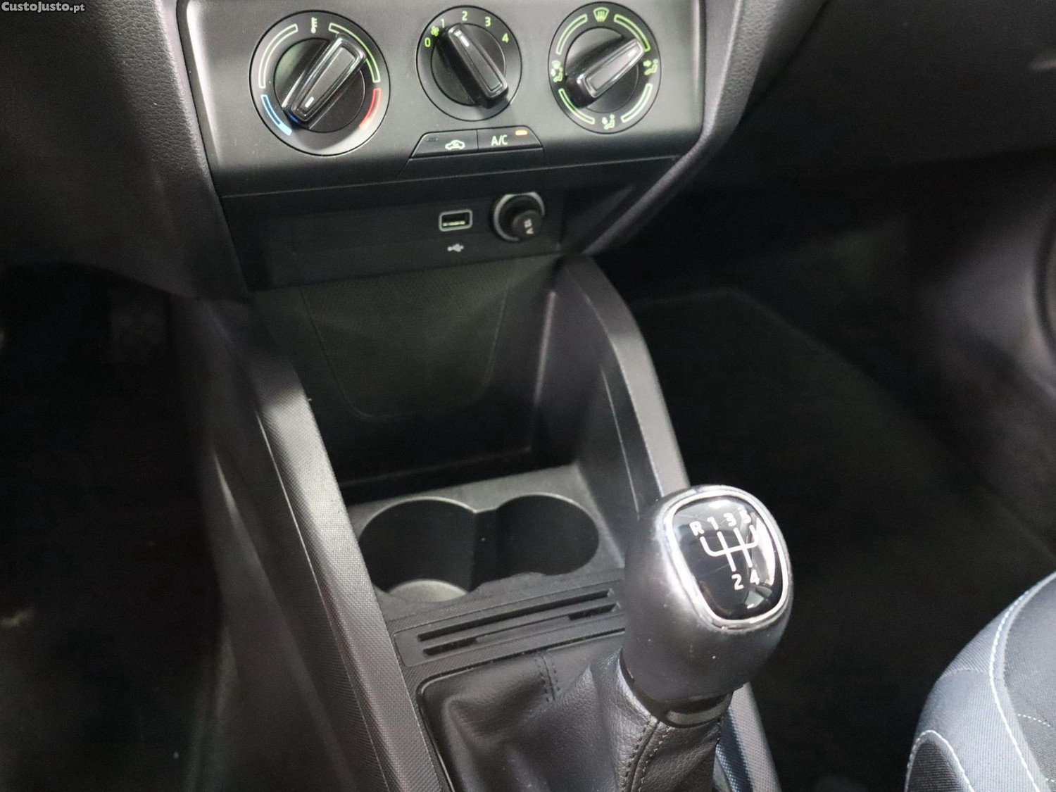 Skoda Fabia 1.0 TSI Ambition — fotografia 3
