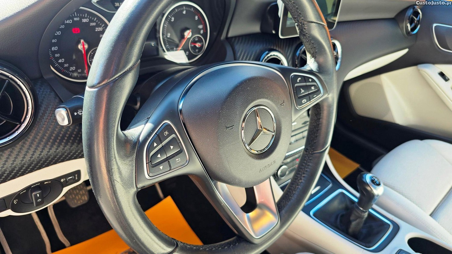 Mercedes-Benz GLA 180 d Style — fotografia 6