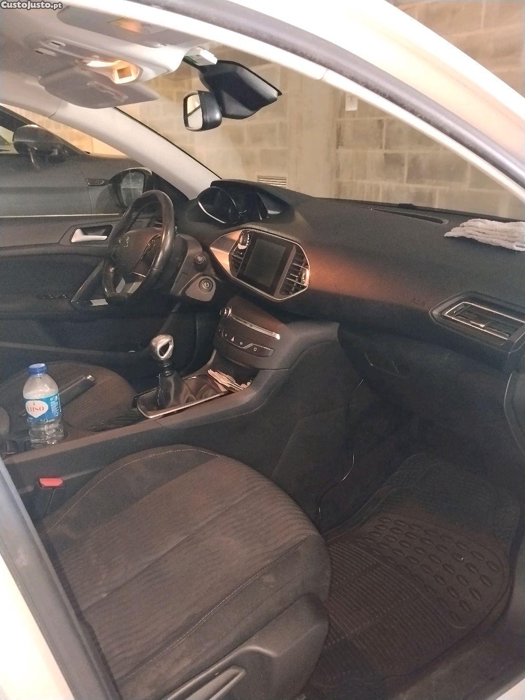 Peugeot 308 1.6 Blue HDI Active — fotografia 6