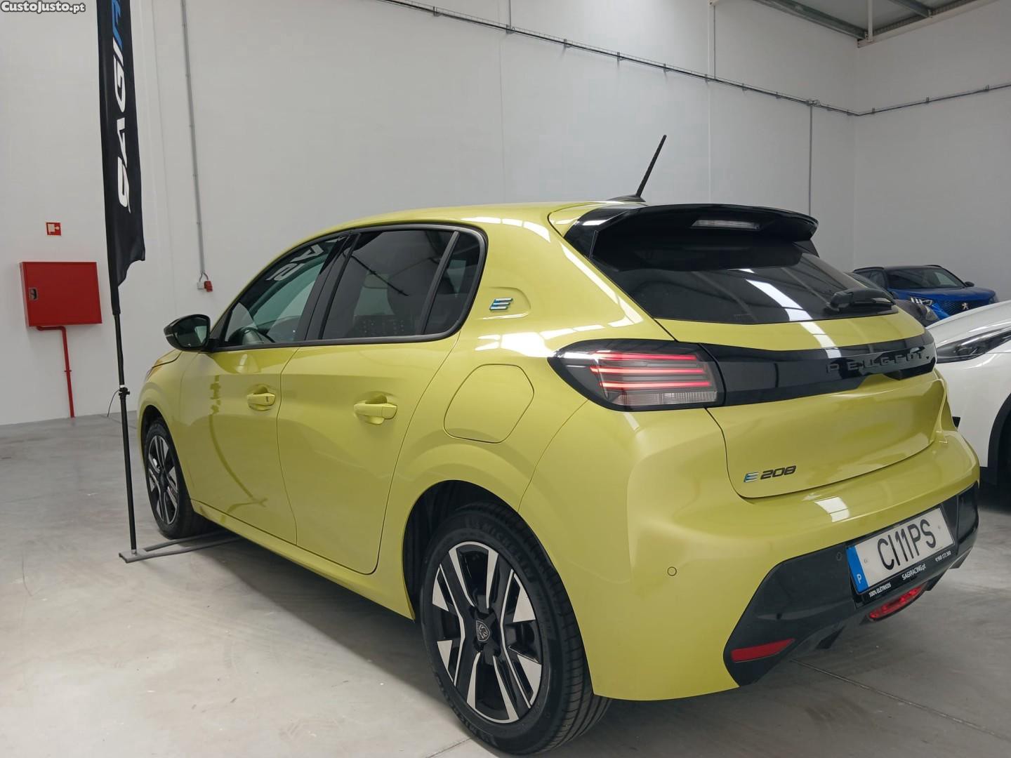 Peugeot e-208 50 kWh Style — fotografia 4