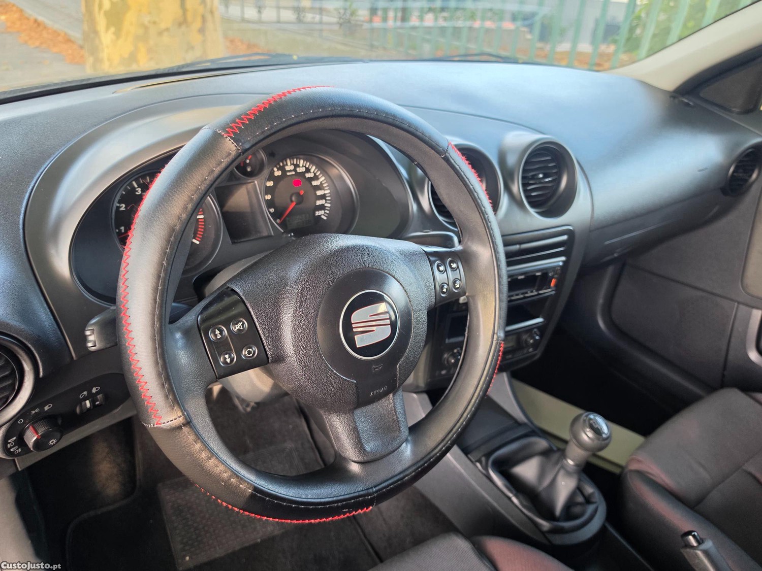 SEAT Ibiza () 1.2 AC 5portas — fotografia 5