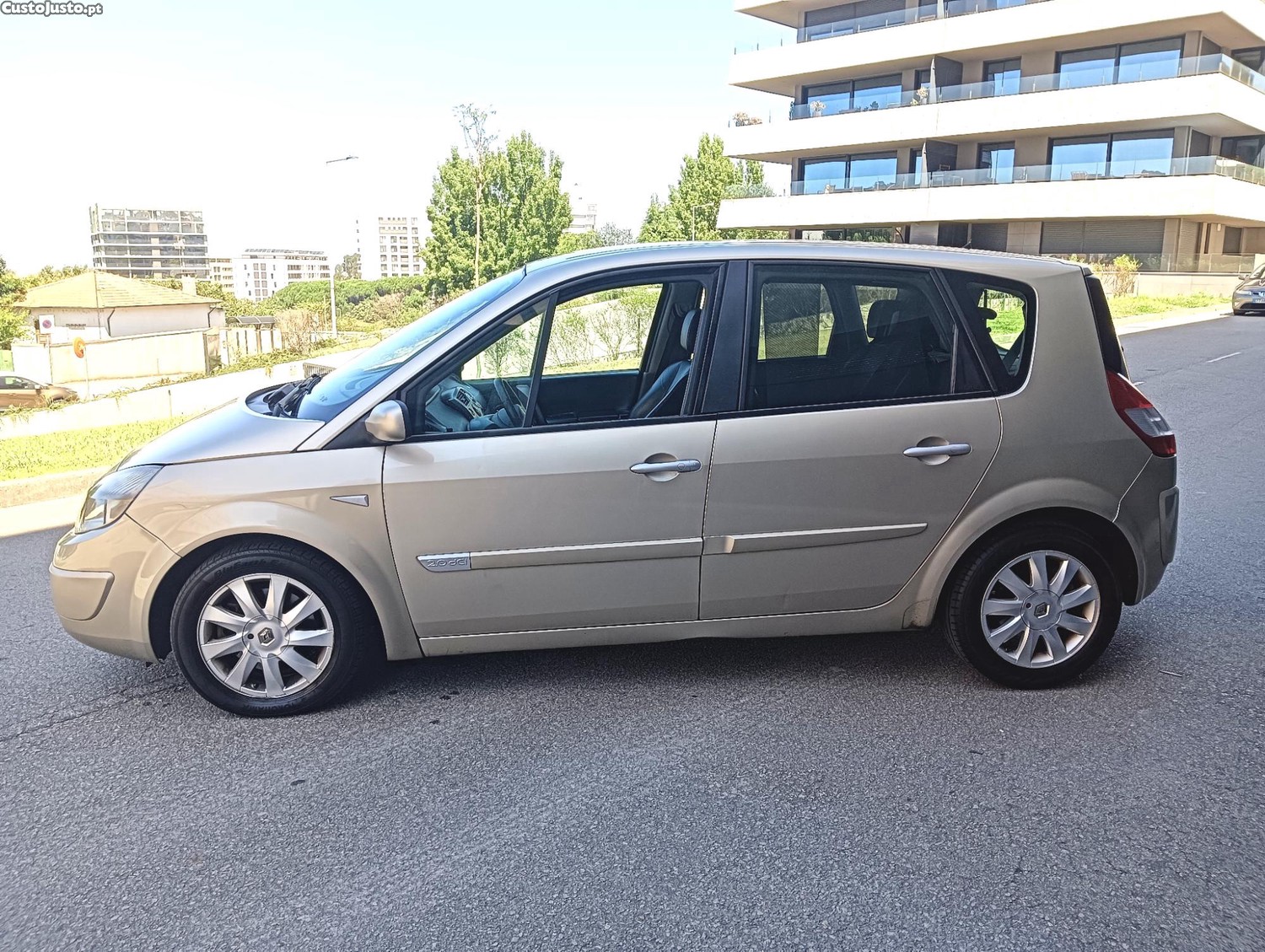 Renault Mégane Scenic 2.0dci 150cv — fotografia 8