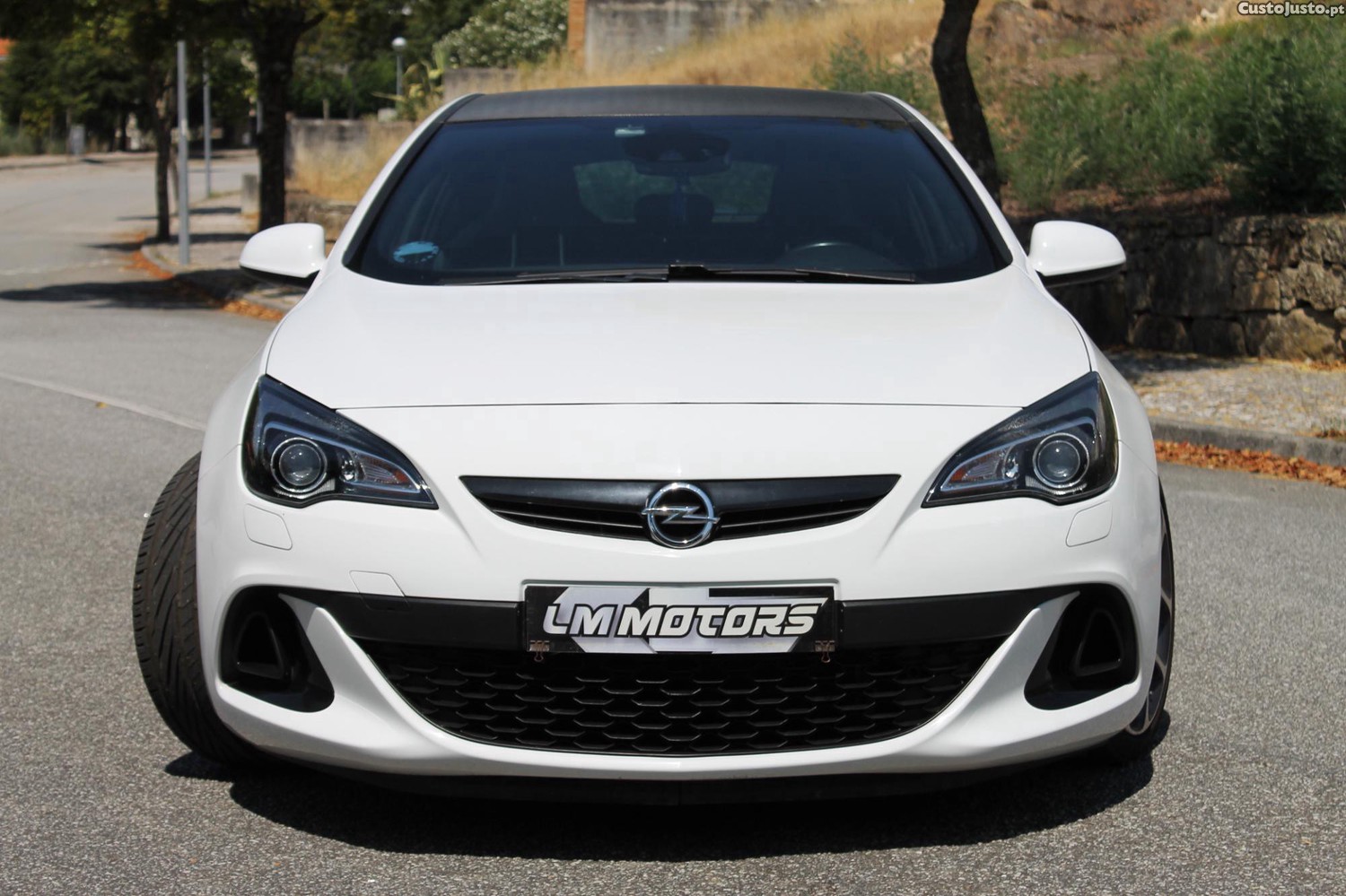 Opel Astra OPC 2.0T — fotografia 22