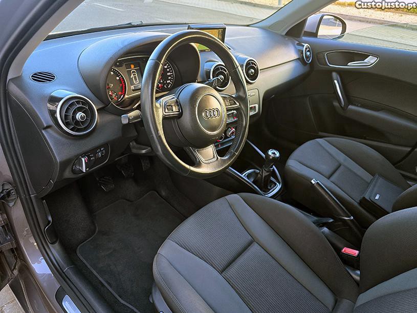 Audi A1 1.0 TFSI Design — fotografia 6