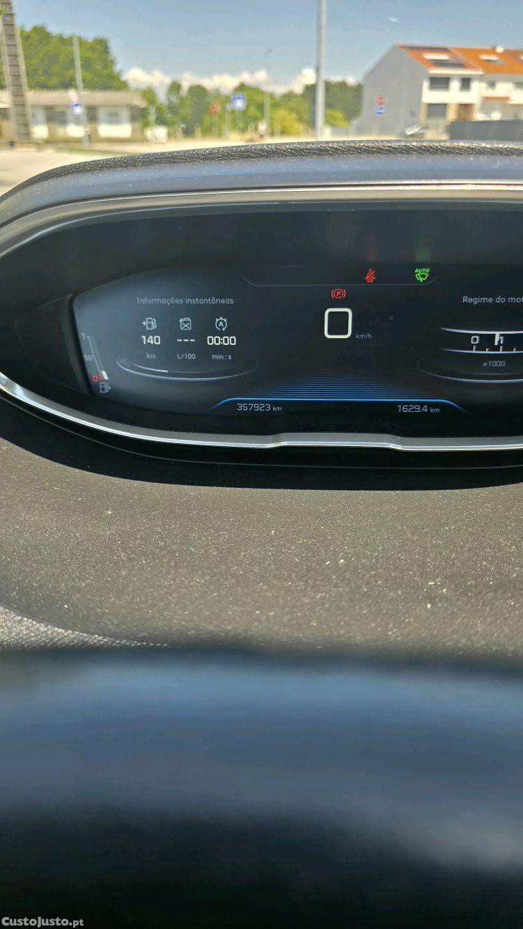 Peugeot 5008 1.6 BlueHdi — fotografia 2