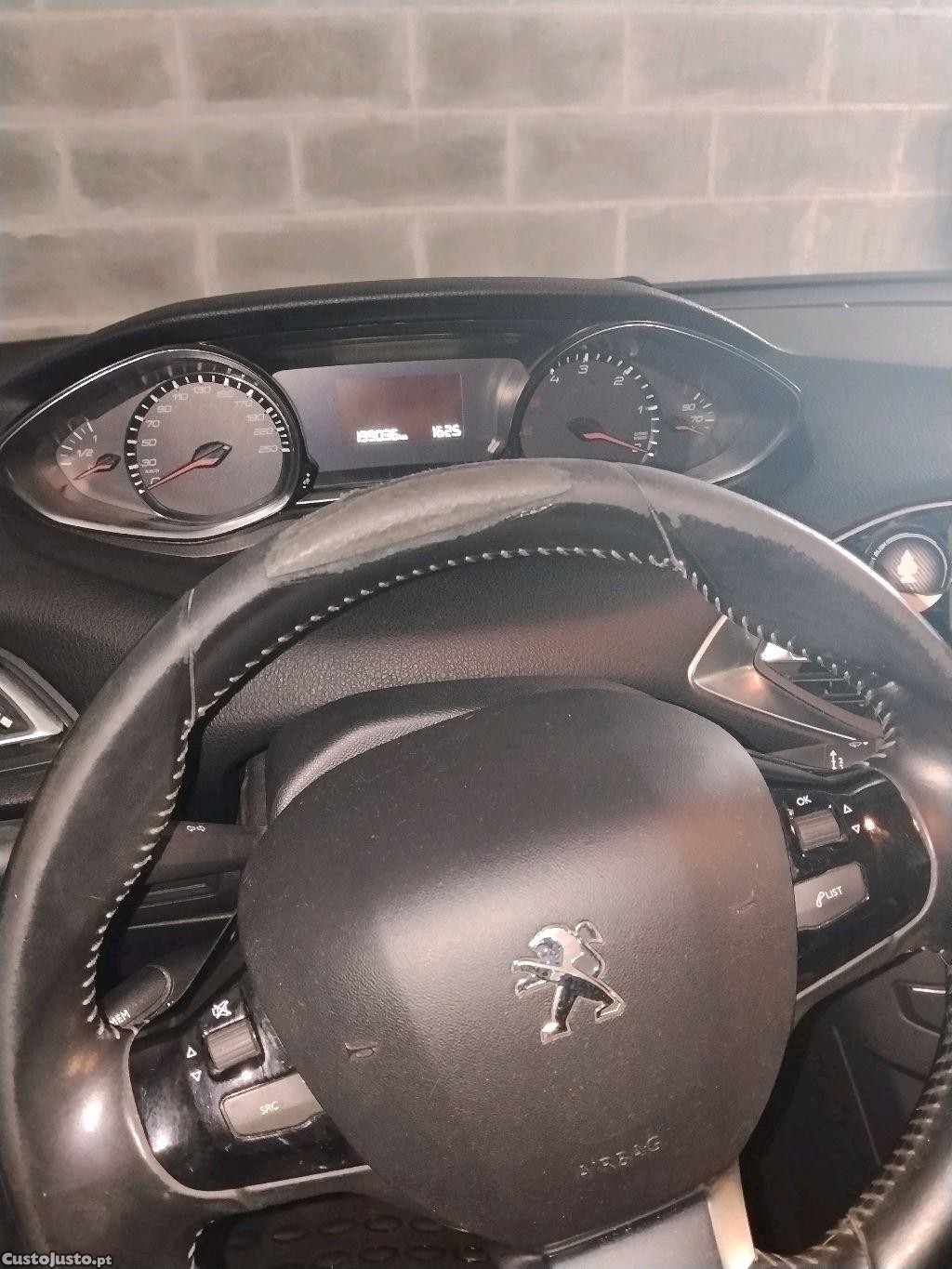 Peugeot 308 1.6 Blue HDI Active — fotografia 5