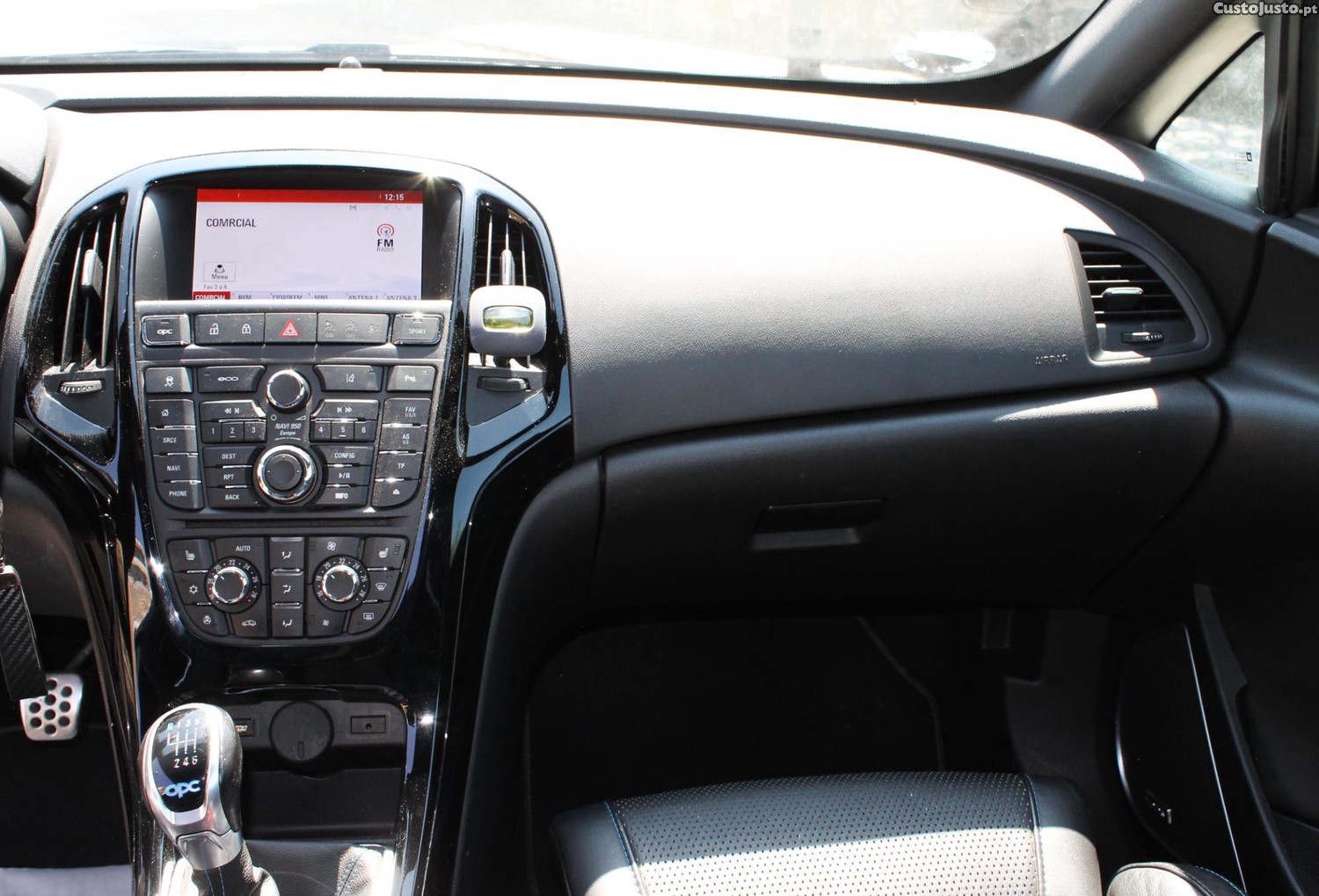 Opel Astra OPC 2.0T — fotografia 8