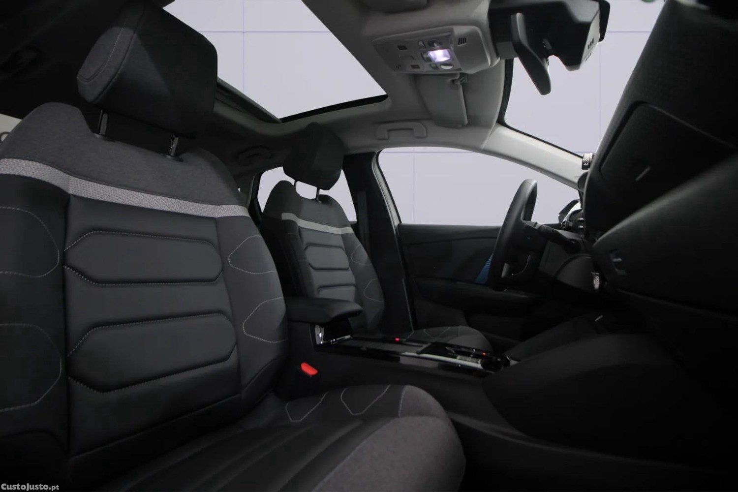 Citroën e-C4 Shine — fotografia 2