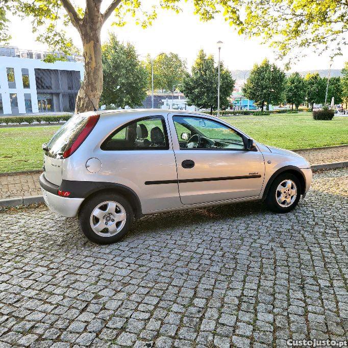 Opel Corsa gasolina de 2001 a puxar mal — fotografia 8