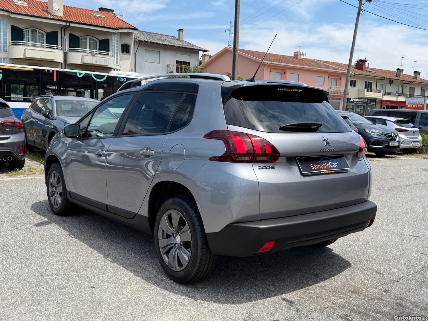 Peugeot 2008 1.6 BlueHDi Allure — fotografia 19