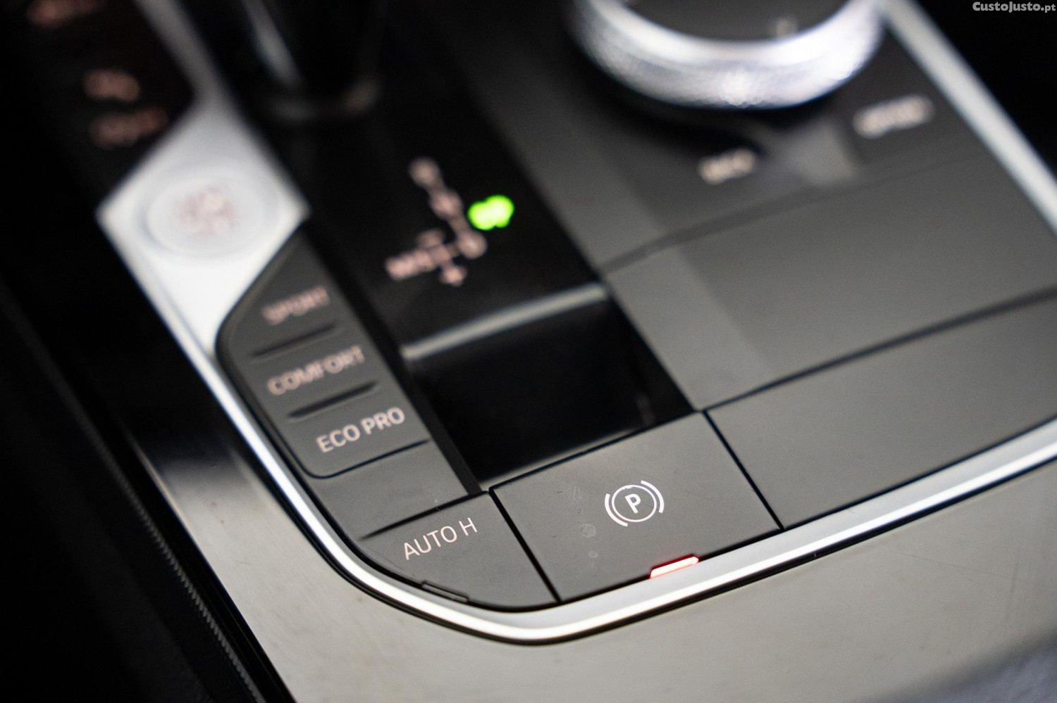 BMW 116 d Pack Desportivo M Auto — fotografia 5