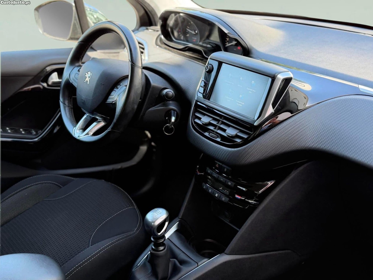 Peugeot 208 1.5 BlueHDi Allure — fotografia 9