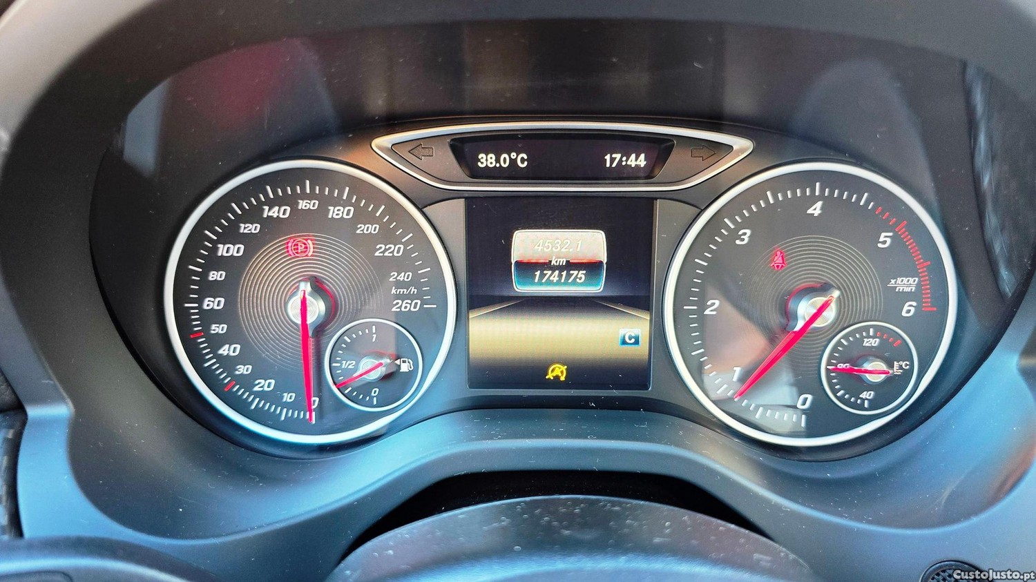 Mercedes-Benz GLA 180 d Style — fotografia 19