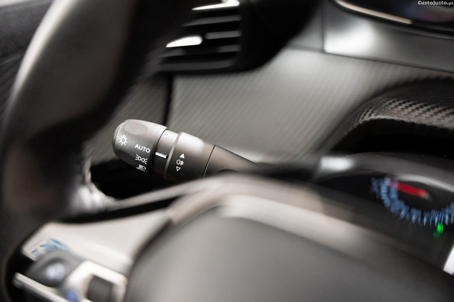 Peugeot 2008 1.2 PureTech Active Pack — fotografia 13