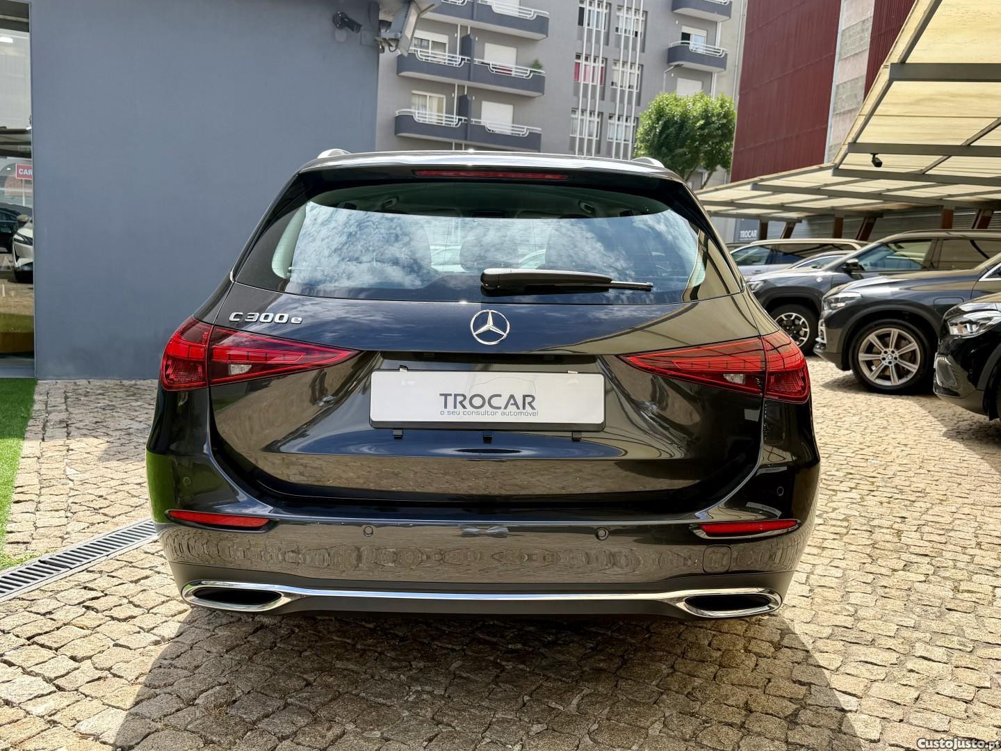 Mercedes-Benz C 300 e Avantgarde — fotografia 13