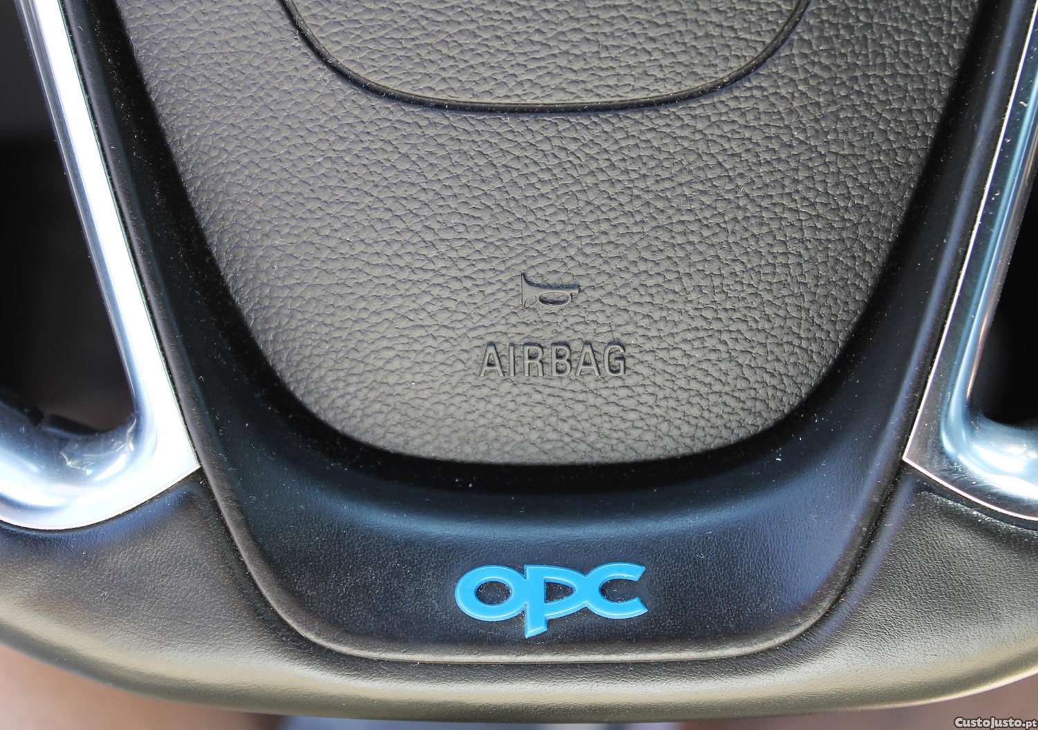 Opel Astra OPC 2.0T — fotografia 2